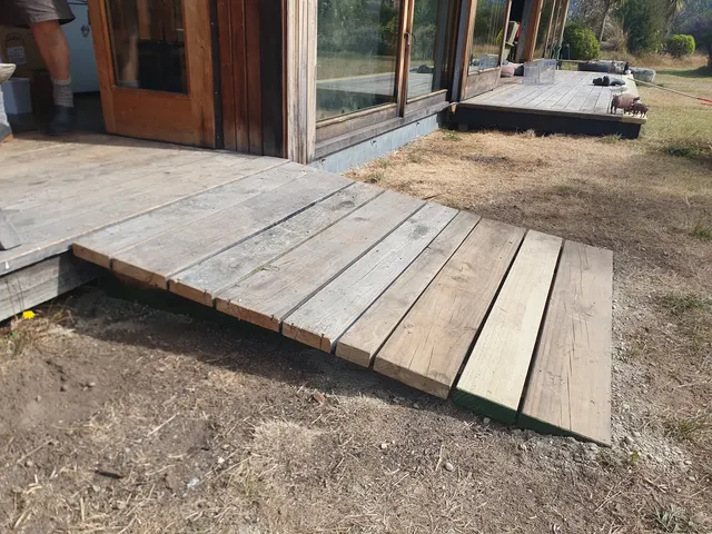 Rampe d’accès PMR en bois