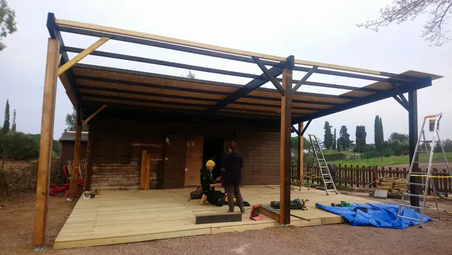 Pergola et terrasse en bois pour une terrasse / buvette